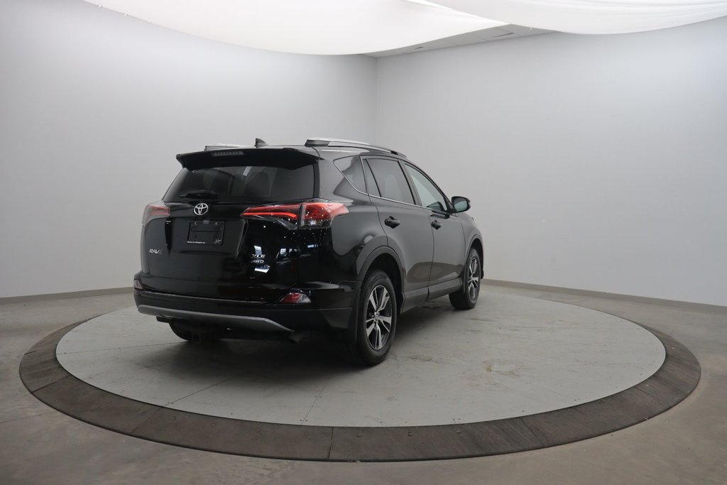 Toyota RAV4  2018 à Sept-Îles, Québec - 4 - w1024h768px