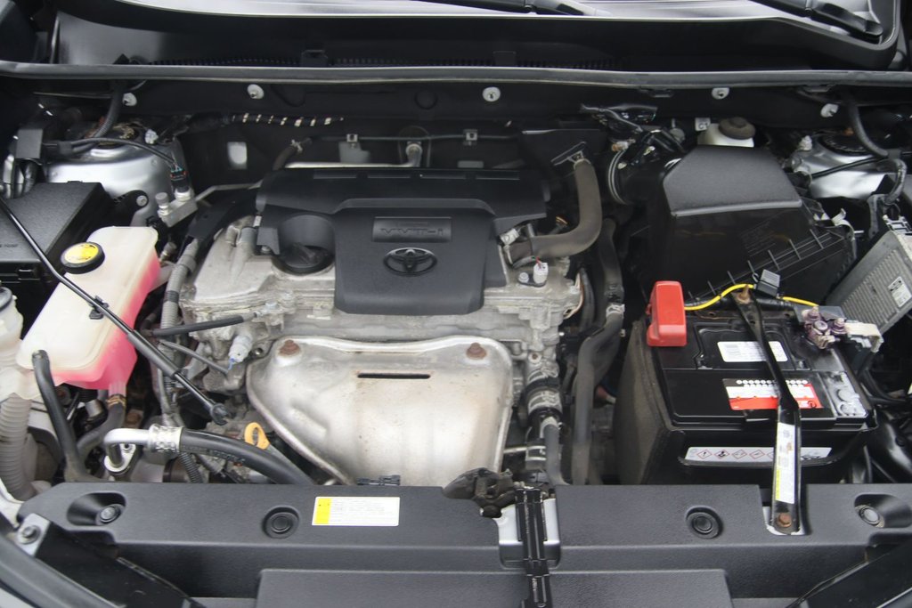 2018 Toyota RAV4 in Sept-Îles, Quebec - 16 - w1024h768px