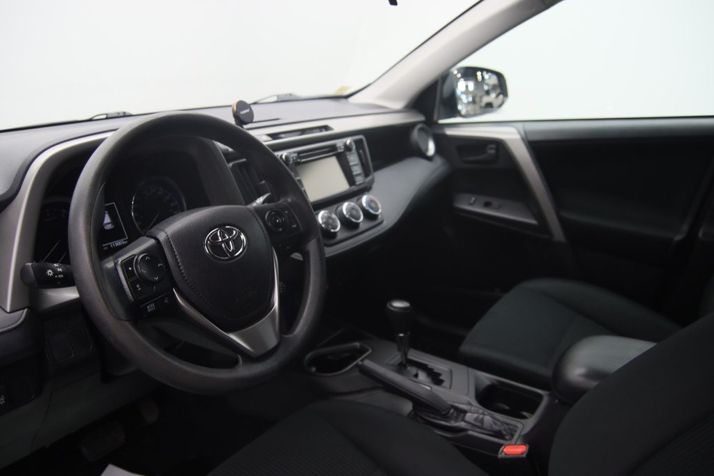 2018 Toyota RAV4 in Sept-Îles, Quebec - 6 - w1024h768px