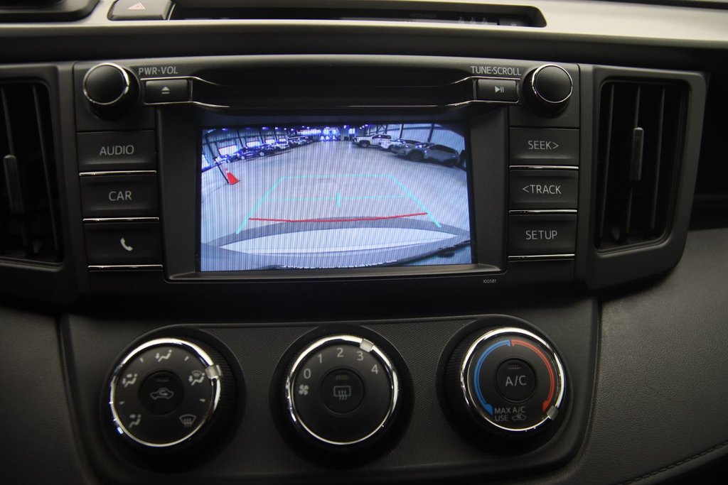 2018 Toyota RAV4 in Sept-Îles, Quebec - 14 - w1024h768px