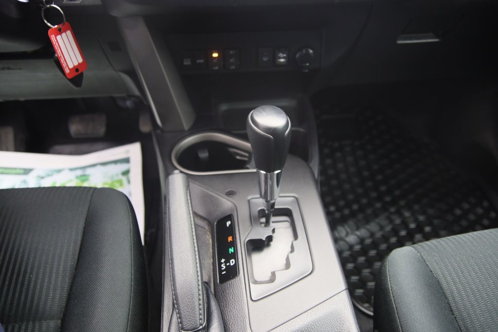 2018 Toyota RAV4 in Sept-Îles, Quebec - 13 - w1024h768px