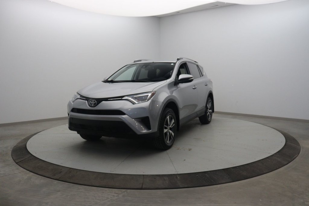 2018 Toyota RAV4 in Sept-Îles, Quebec - 1 - w1024h768px