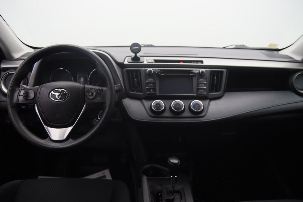 2018 Toyota RAV4 in Sept-Îles, Quebec - 10 - w1024h768px
