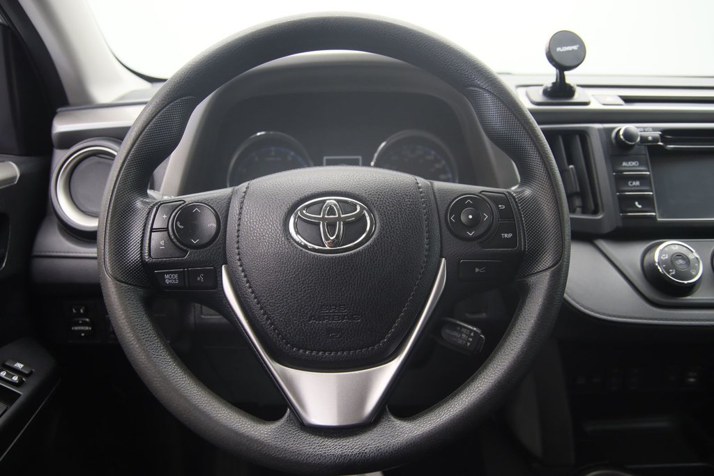 2018 Toyota RAV4 in Sept-Îles, Quebec - 11 - w1024h768px