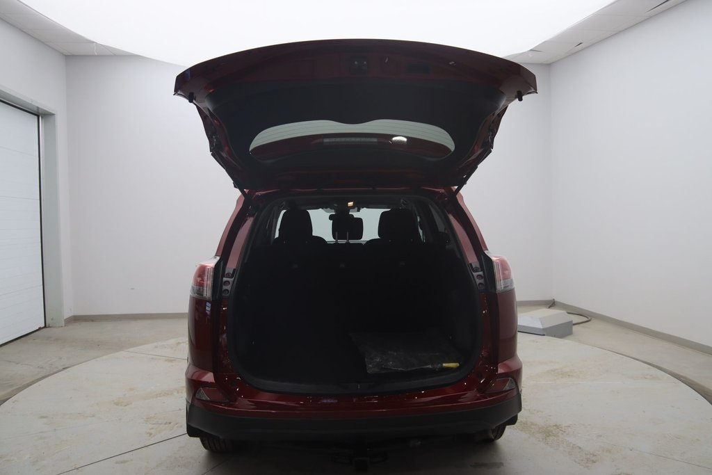 2018 Toyota RAV4 LE in Chicoutimi, Quebec - 17 - w1024h768px