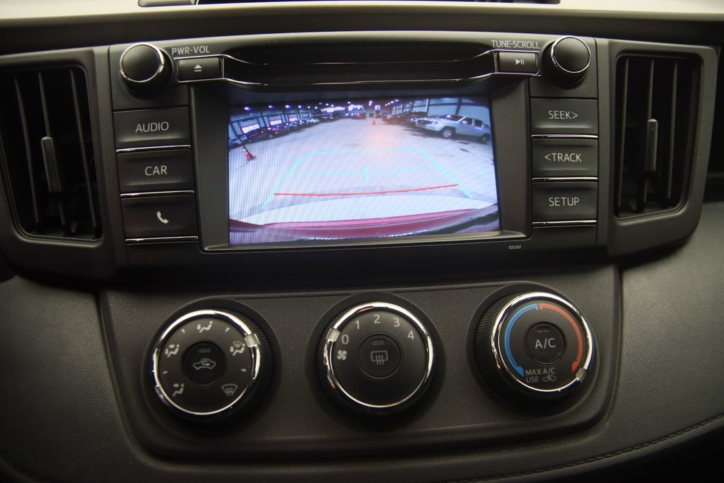 2018 Toyota RAV4 LE in Chicoutimi, Quebec - 14 - w1024h768px