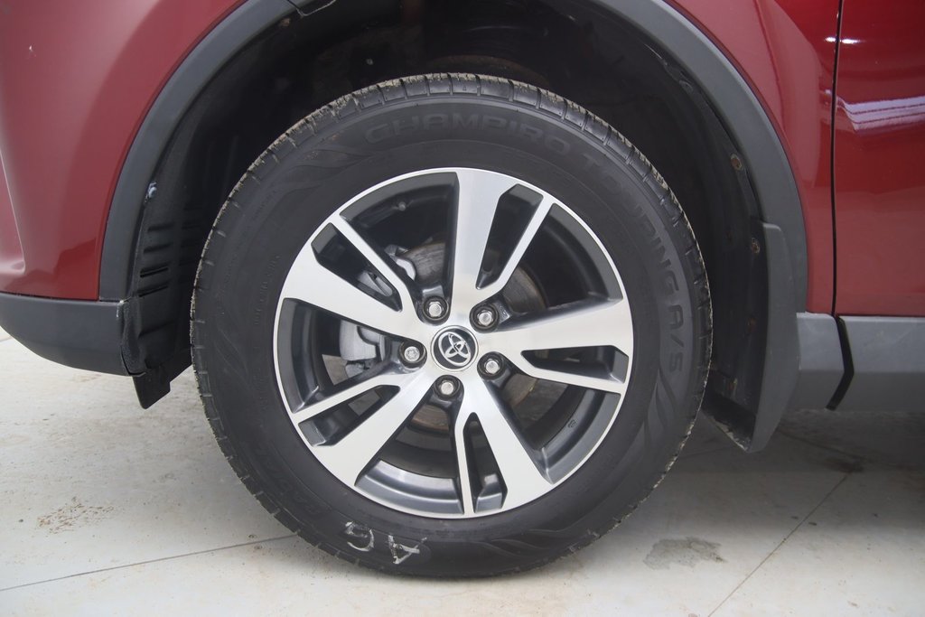 2018 Toyota RAV4 LE in Chicoutimi, Quebec - 18 - w1024h768px