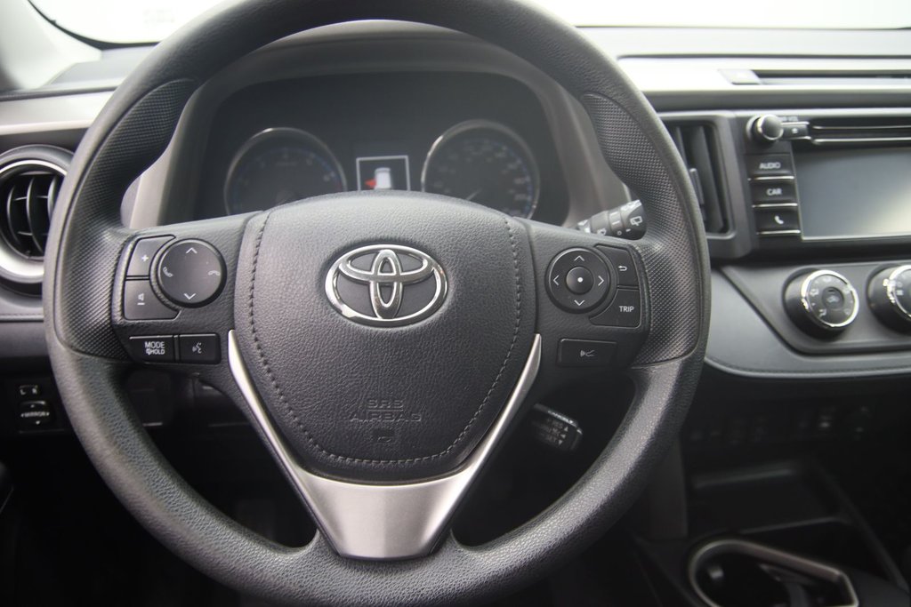 2018 Toyota RAV4 LE in Chicoutimi, Quebec - 11 - w1024h768px