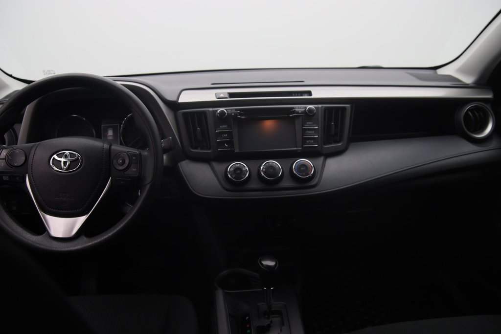 2018 Toyota RAV4 LE in Chicoutimi, Quebec - 10 - w1024h768px
