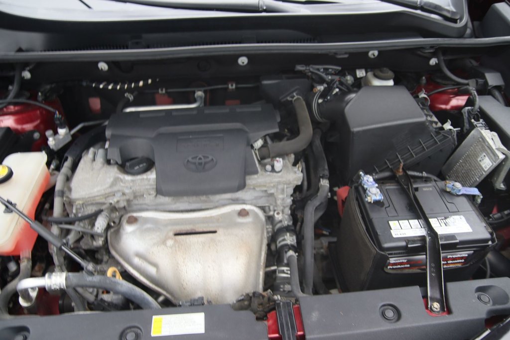 2018 Toyota RAV4 LE in Chicoutimi, Quebec - 16 - w1024h768px