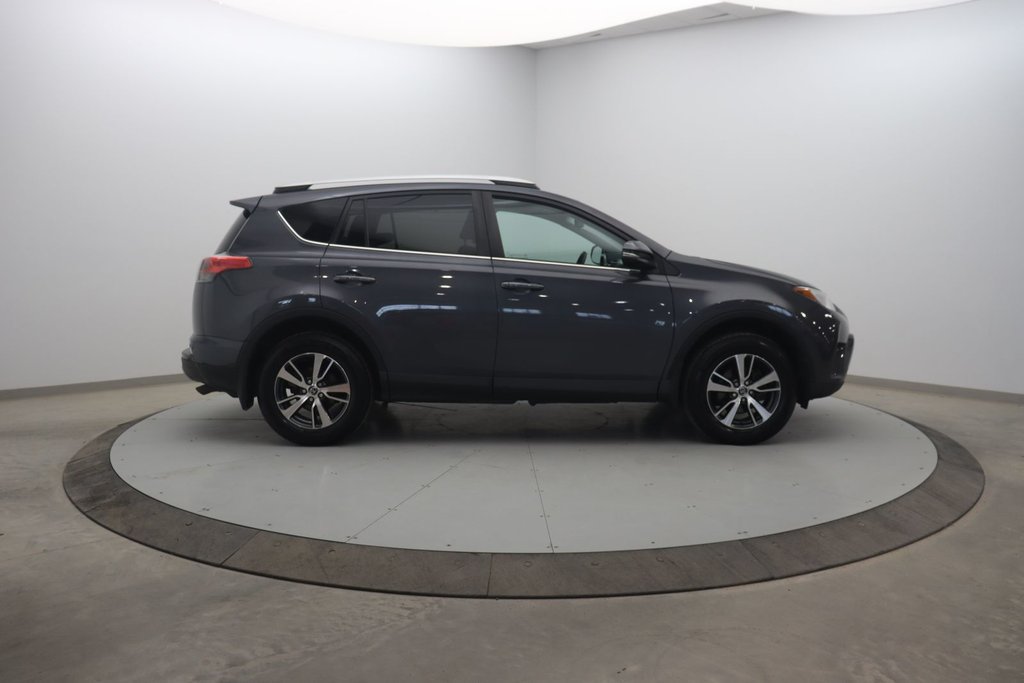 2018 Toyota RAV4 XLE in Jonquière, Quebec - 3 - w1024h768px