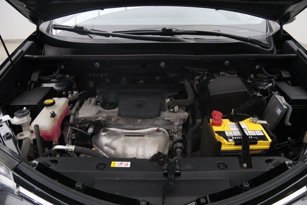 2018 Toyota RAV4 XLE in Jonquière, Quebec - 15 - w1024h768px