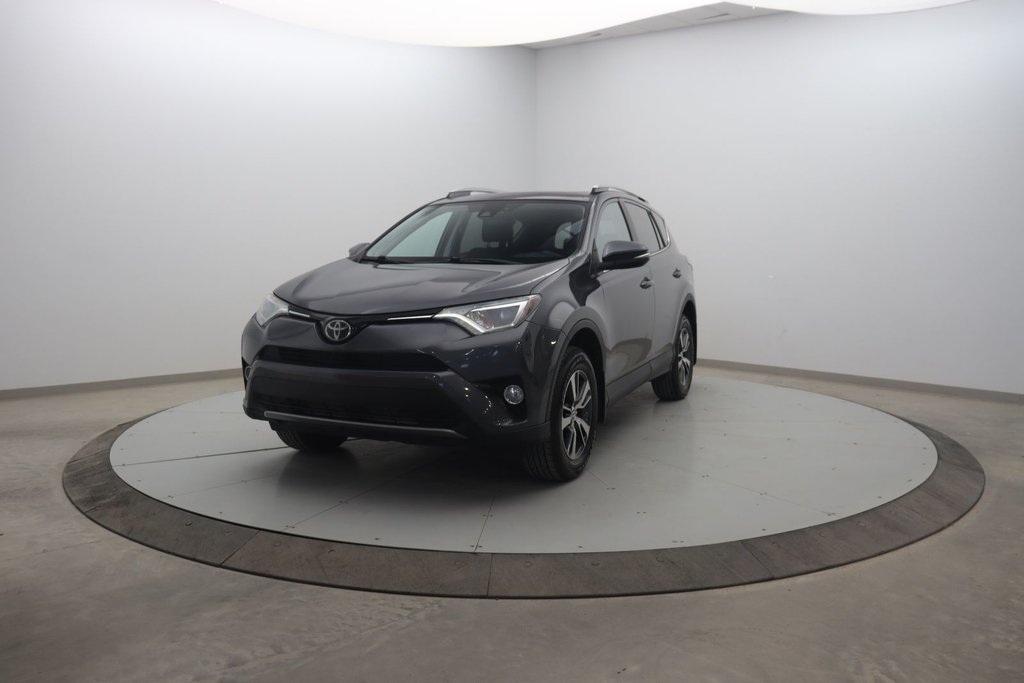 2018 Toyota RAV4 XLE in Jonquière, Quebec - 1 - w1024h768px