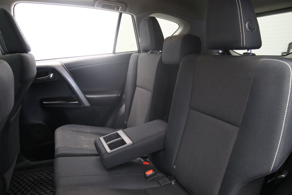 2018 Toyota RAV4 XLE in Jonquière, Quebec - 9 - w1024h768px