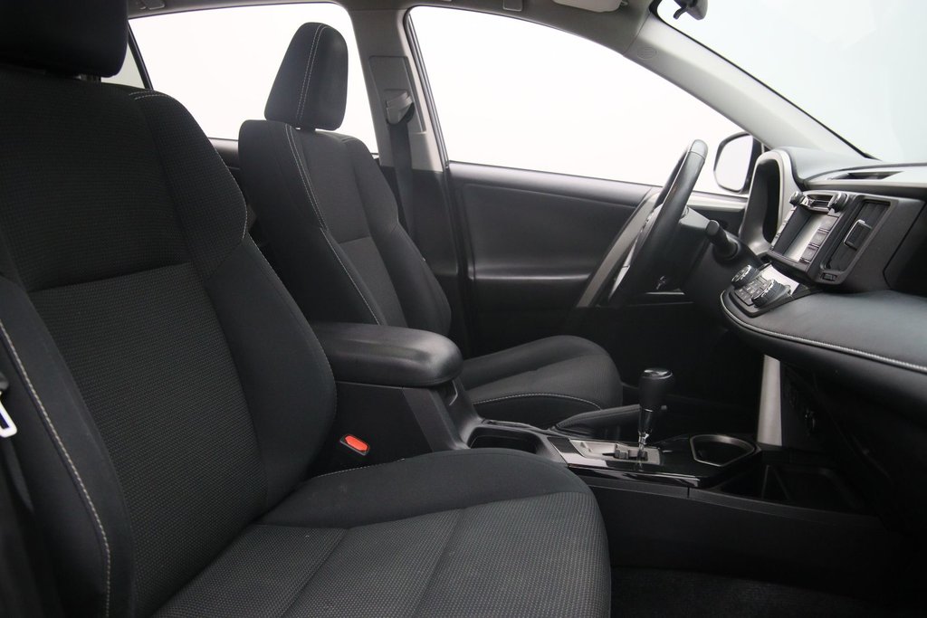 2018 Toyota RAV4 XLE in Jonquière, Quebec - 16 - w1024h768px