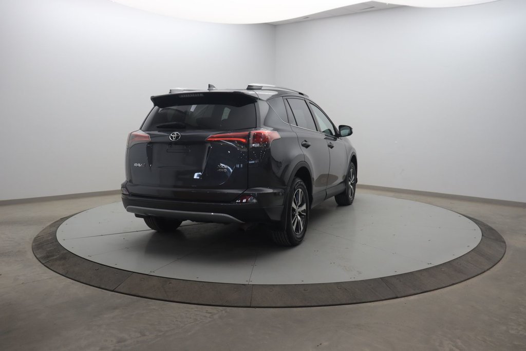 2018 Toyota RAV4 XLE in Jonquière, Quebec - 4 - w1024h768px