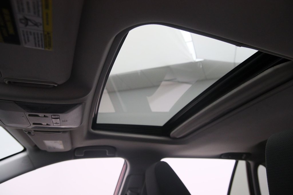 2019 Toyota RAV4 in Sept-Îles, Quebec - 8 - w1024h768px