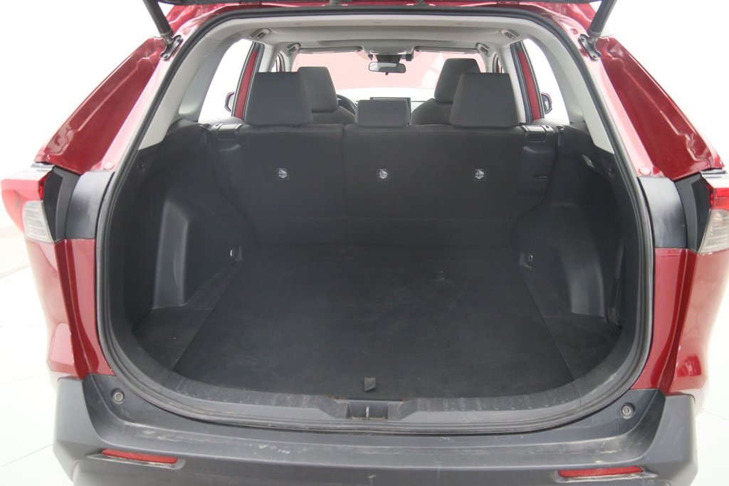 2019 Toyota RAV4 in Sept-Îles, Quebec - 19 - w1024h768px