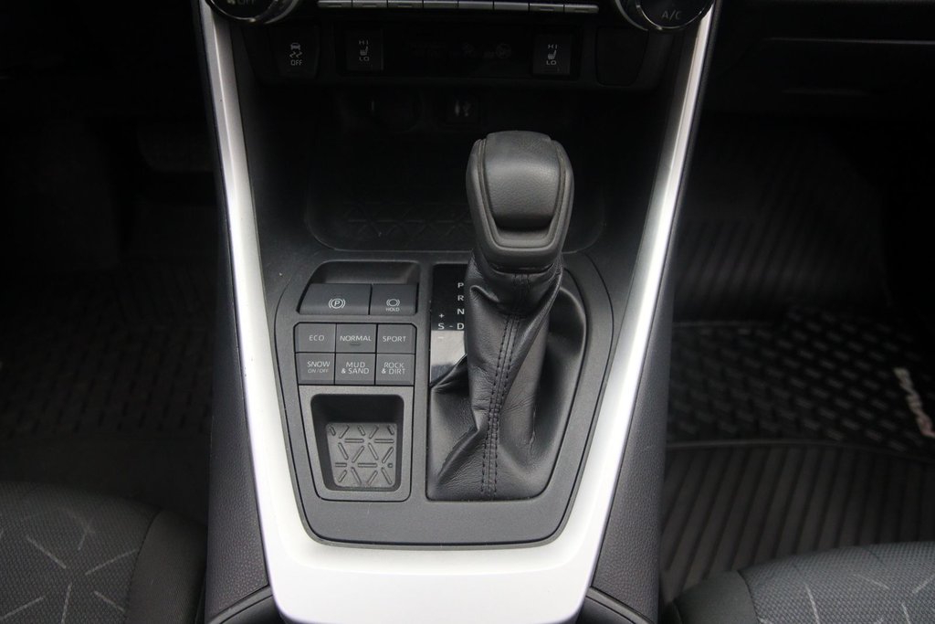 2019 Toyota RAV4 in Sept-Îles, Quebec - 13 - w1024h768px