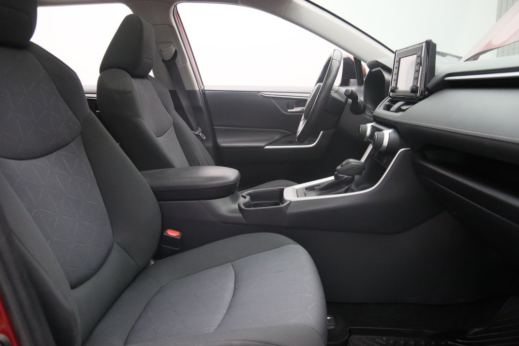 2019 Toyota RAV4 in Sept-Îles, Quebec - 17 - w1024h768px