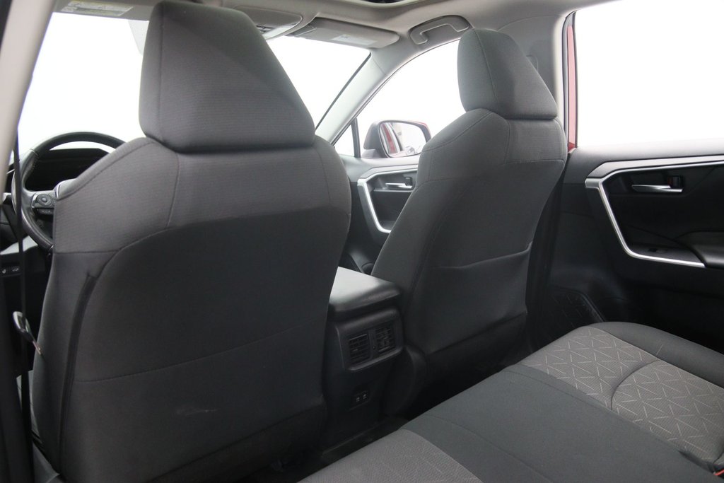 2019 Toyota RAV4 in Sept-Îles, Quebec - 10 - w1024h768px