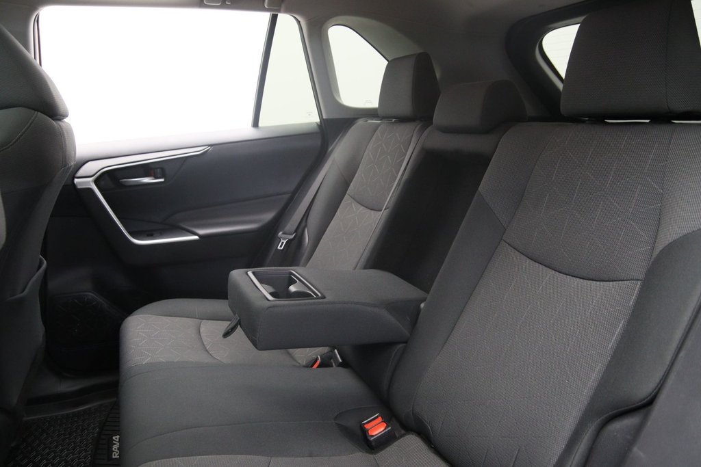 2019 Toyota RAV4 in Sept-Îles, Quebec - 9 - w1024h768px