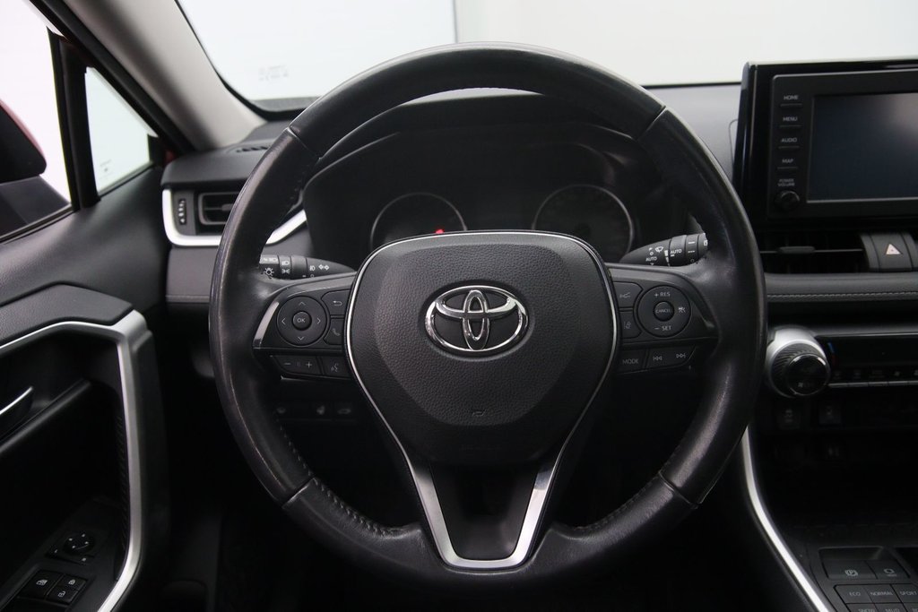 2019 Toyota RAV4 in Sept-Îles, Quebec - 12 - w1024h768px