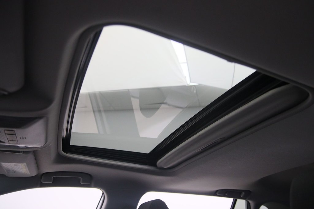 2019 Toyota RAV4 in Baie-Comeau, Quebec - 8 - w1024h768px