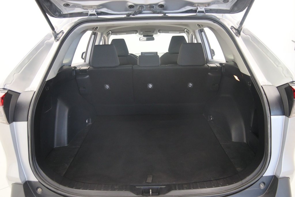 2020 Toyota RAV4 in Sept-Îles, Quebec - 17 - w1024h768px