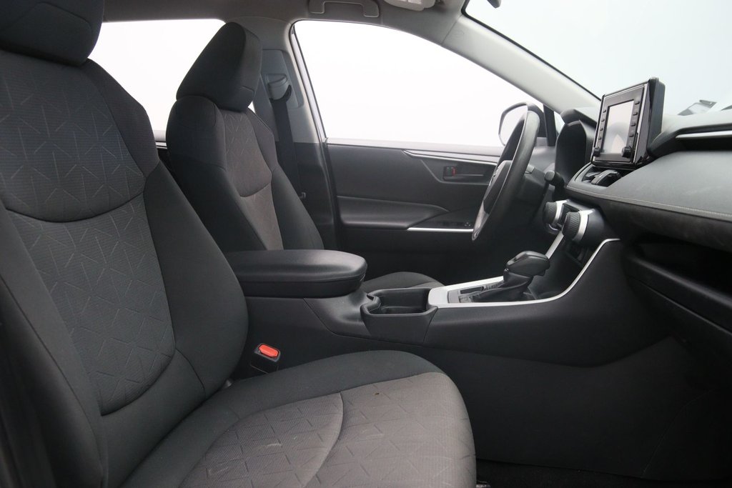 2020 Toyota RAV4 in Sept-Îles, Quebec - 16 - w1024h768px