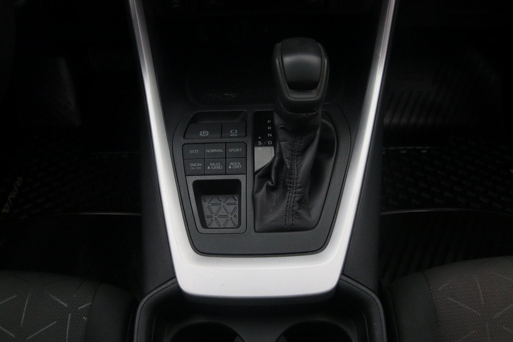 2020 Toyota RAV4 in Sept-Îles, Quebec - 14 - w1024h768px