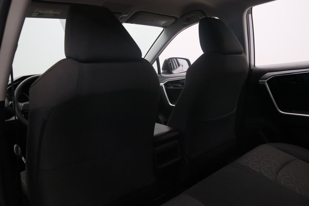2020 Toyota RAV4 in Sept-Îles, Quebec - 9 - w1024h768px