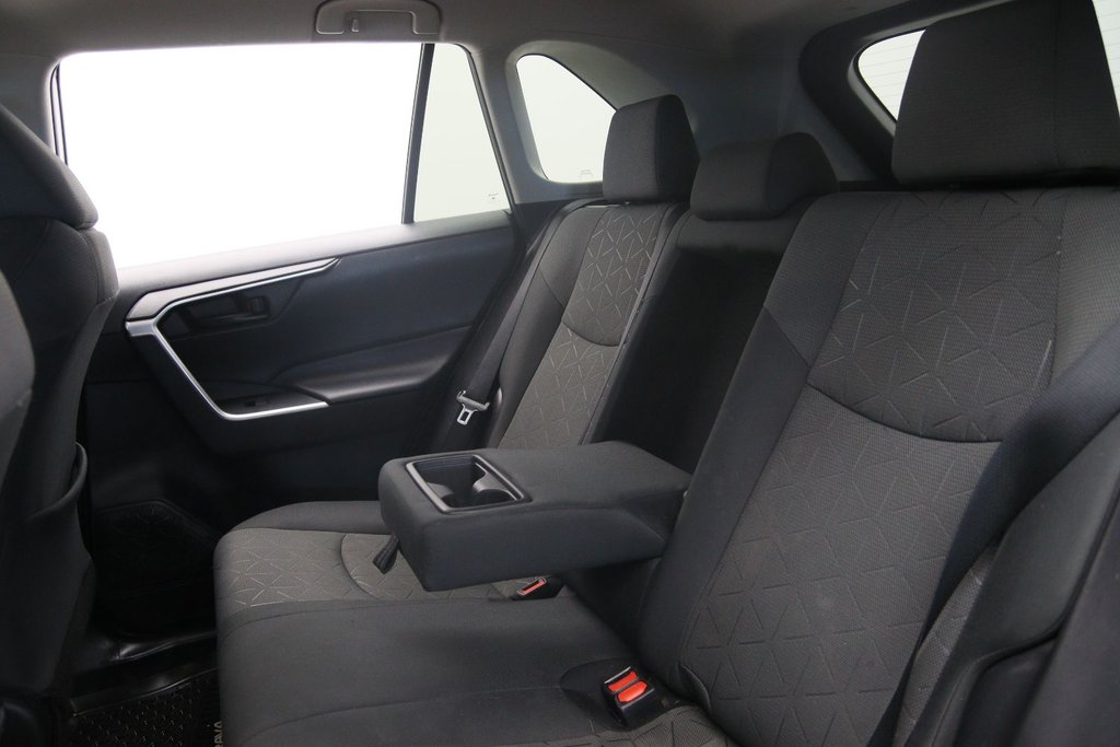 2020 Toyota RAV4 in Sept-Îles, Quebec - 8 - w1024h768px