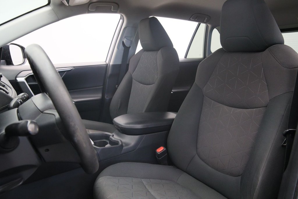 2020 Toyota RAV4 in Sept-Îles, Quebec - 6 - w1024h768px