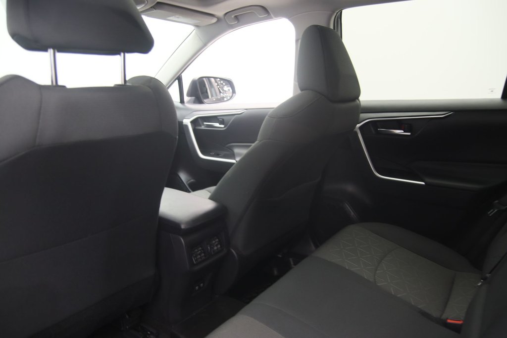 Toyota RAV4  2021 à Jonquière, Québec - 8 - w1024h768px