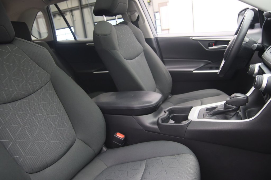 Toyota RAV4  2021 à Jonquière, Québec - 15 - w1024h768px