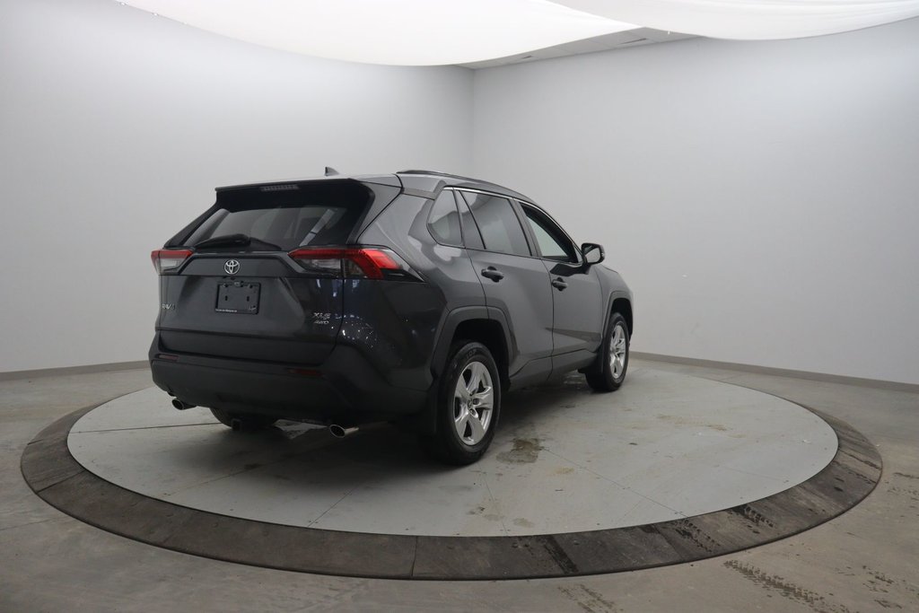 Toyota RAV4  2021 à Jonquière, Québec - 4 - w1024h768px