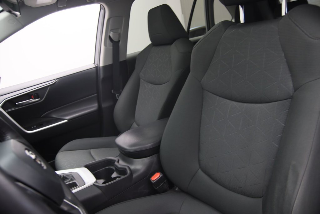 Toyota RAV4  2021 à Jonquière, Québec - 7 - w1024h768px