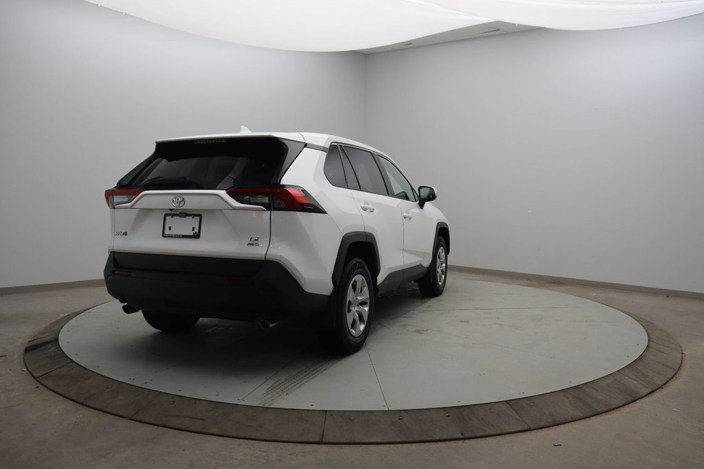 Toyota RAV4  2022 à Jonquière, Québec - 4 - w1024h768px