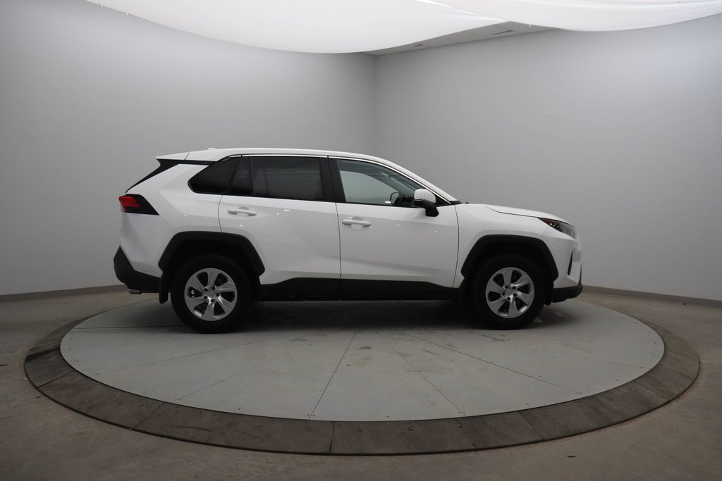 Toyota RAV4  2022 à Jonquière, Québec - 3 - w1024h768px