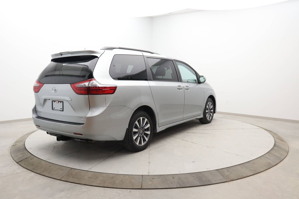 2020 Toyota Sienna in Sept-Îles, Quebec - 4 - w1024h768px