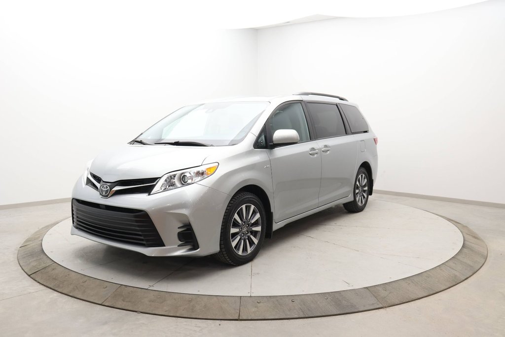 2020 Toyota Sienna in Sept-Îles, Quebec - 1 - w1024h768px