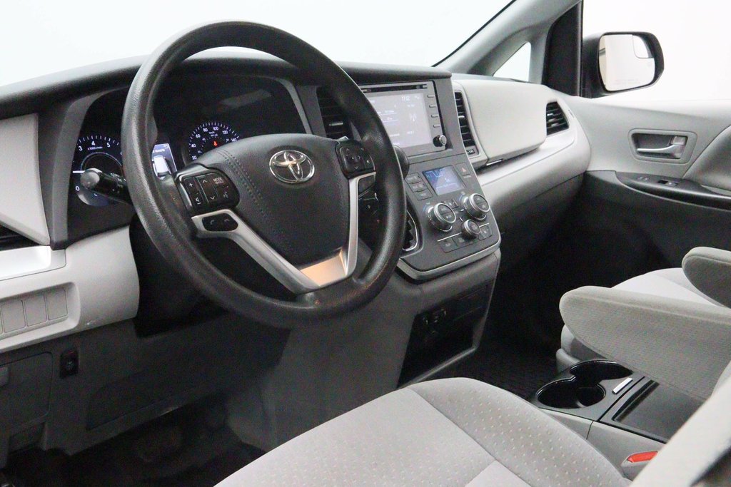 2020 Toyota Sienna in Baie-Comeau, Quebec - 9 - w1024h768px