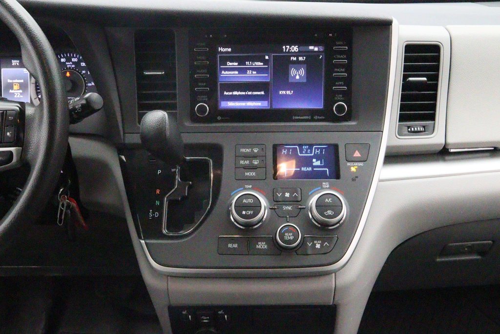 2020 Toyota Sienna in Baie-Comeau, Quebec - 12 - w1024h768px
