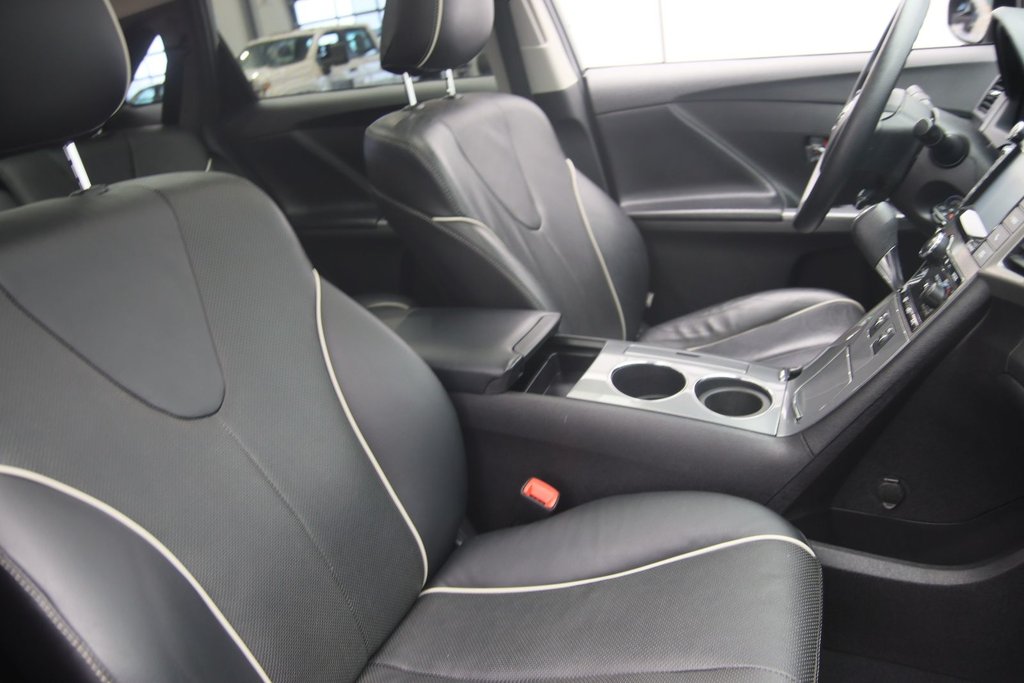 2016 Toyota Venza XLE in Chicoutimi, Quebec - 16 - w1024h768px