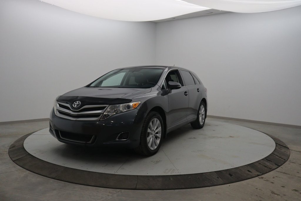 2016 Toyota Venza XLE in Chicoutimi, Quebec - 1 - w1024h768px
