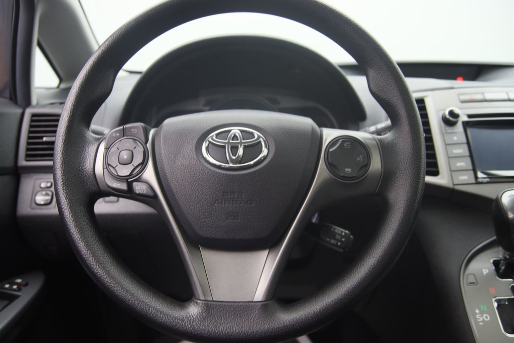 2016 Toyota Venza XLE in Chicoutimi, Quebec - 12 - w1024h768px