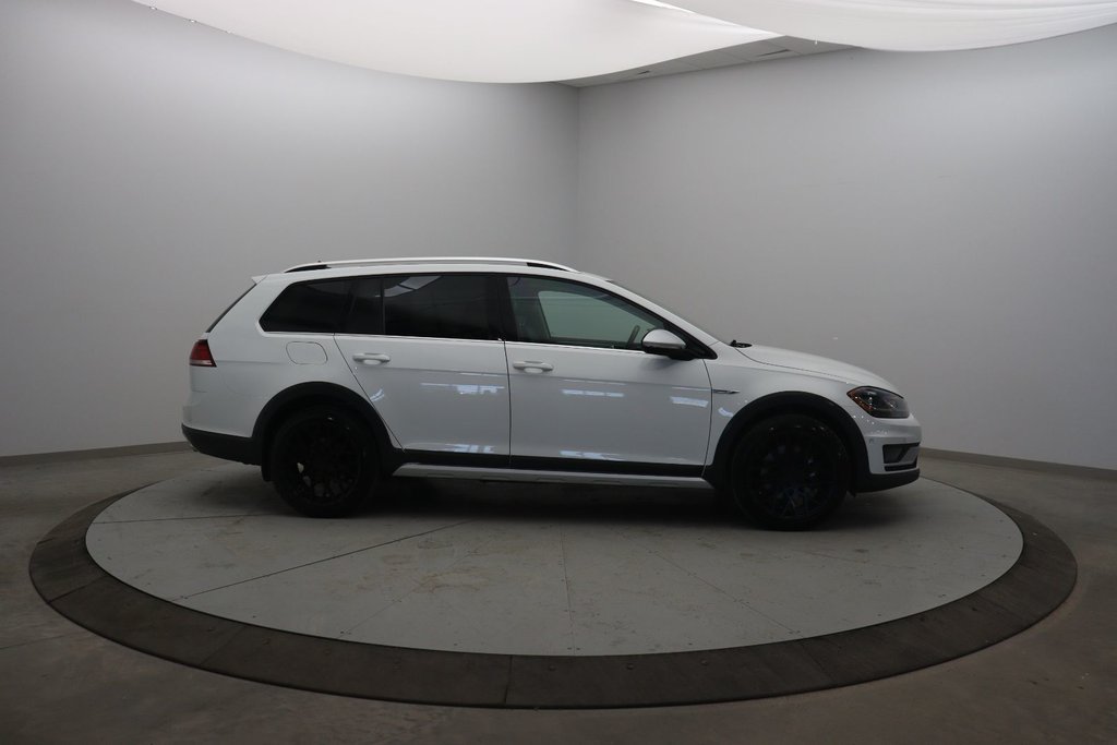 2019 Volkswagen Golf Alltrack in Jonquière, Quebec - 3 - w1024h768px