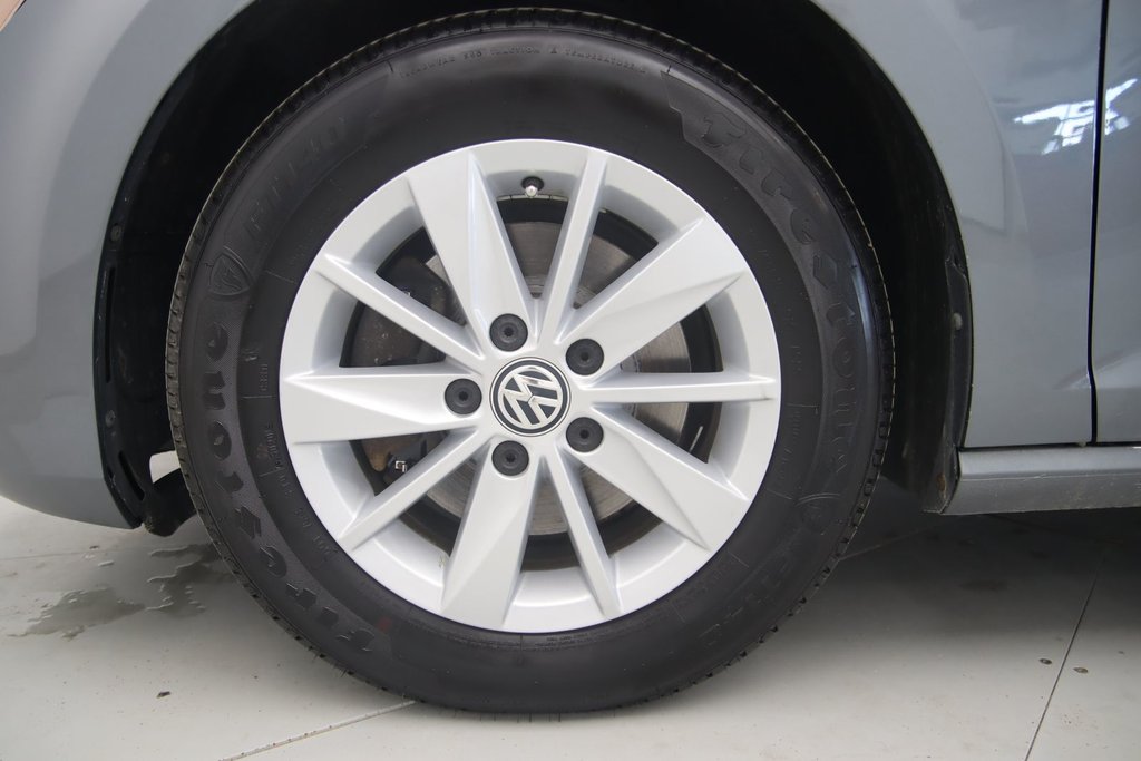 Volkswagen Golf  2017 à Jonquière, Québec - 18 - w1024h768px