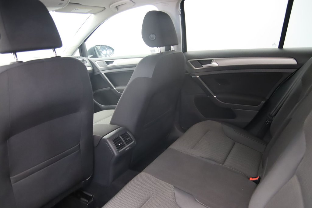 Volkswagen Golf  2017 à Jonquière, Québec - 8 - w1024h768px